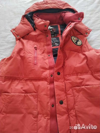 Безрукавка мужская утепленная с капюшоном