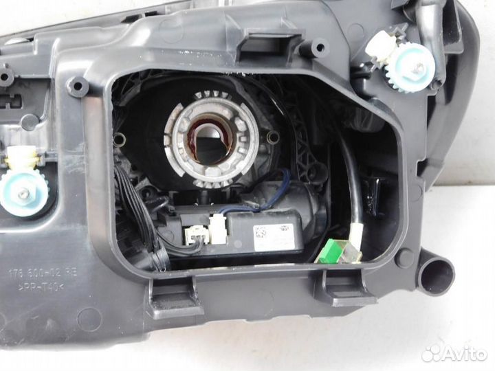 Фара правая Volkswagen Touareg