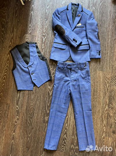 Костюм тройка для мальчика 28
