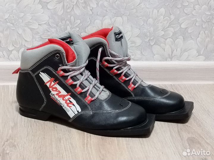 Лыжные ботинки