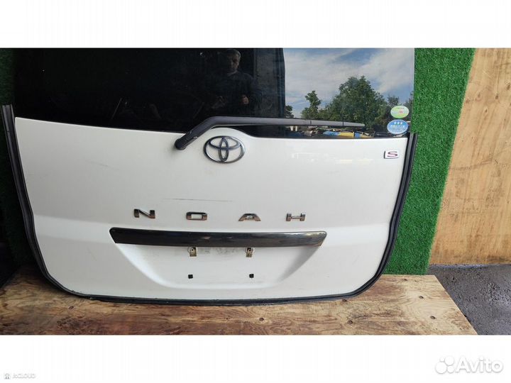 Дверь 5-я на toyota noah AZR60,AZR65