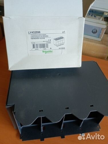Schneider Electric LV432596 1 длин.клем.загл