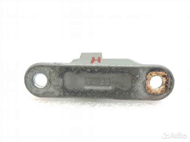 Петля двери задняя правая Mercedes-Benz E-Class