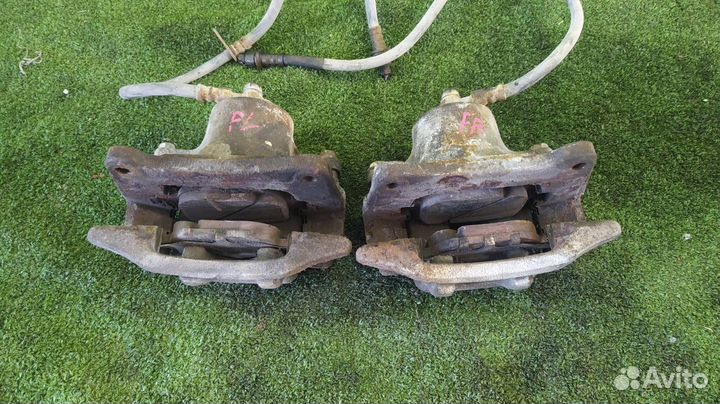 Суппорта пара передняя Toyota Vista Ardeo SV55
