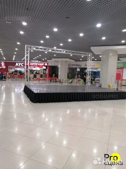 Мобильный подиум из евростолов с пресс-волом