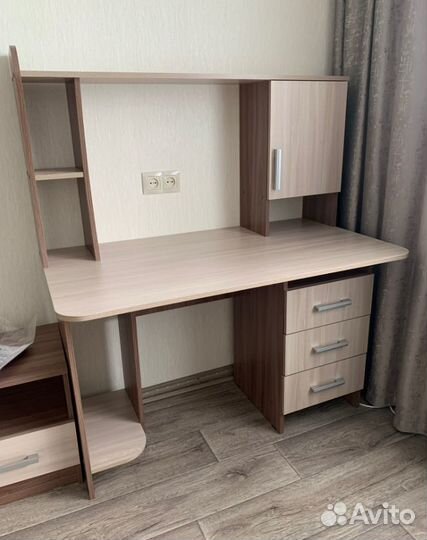 Письменный стол