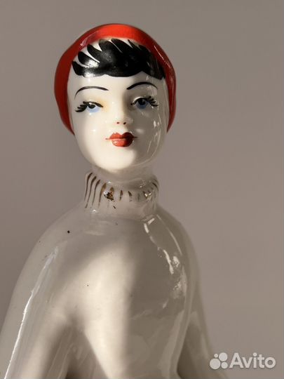 Статуэтка На катке Фигуристка