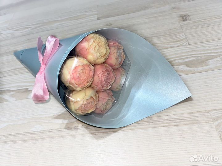 Букеты из шоколадных пионов