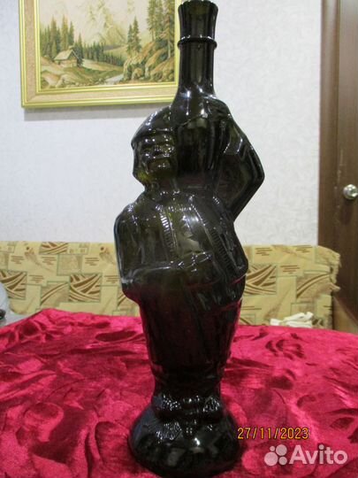 Редкая стеклянная бутылка