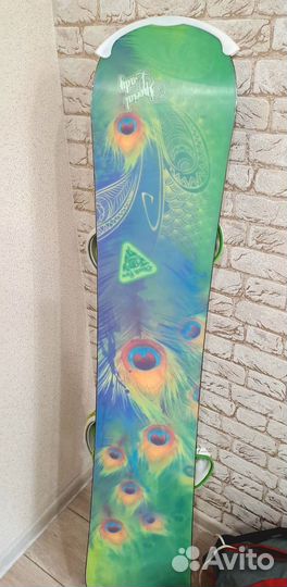 Сноуборд с креплениями и ботинками