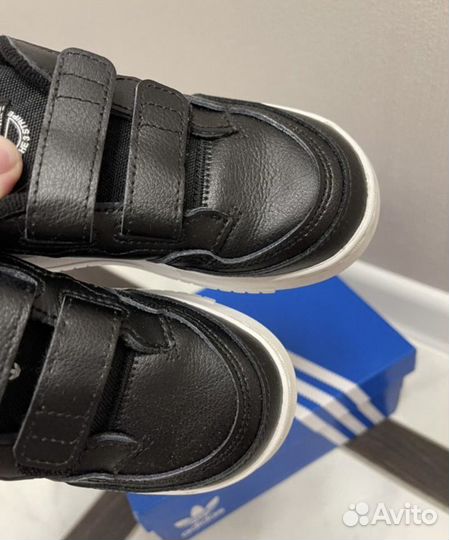 Кроссовки adidas