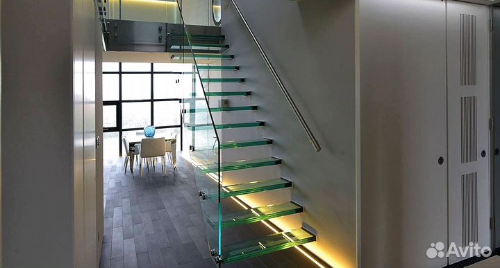 Стеклянное ограждение лестницы