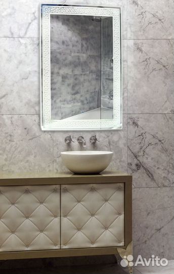 Зеркало с часами и музыкой