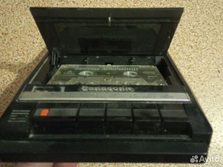 Магнитофон Panasonic RQ-2104