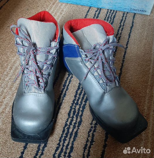 Лыжные ботинки
