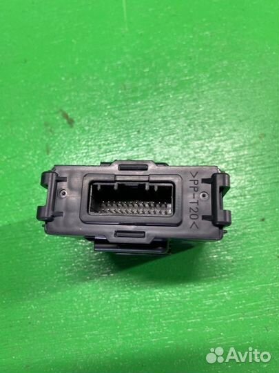 Электронный блок Nissan Aura fsne13 HR12-EM47-MM48