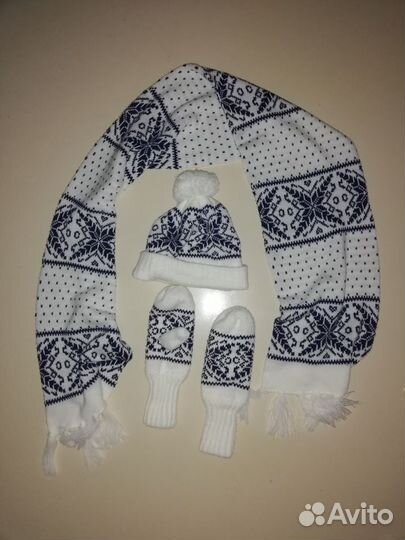 Комплект (шапка, шарф, варежки). новый ostin