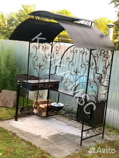 Мангал с крышей