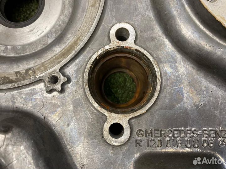 Крышка передняя ГБЦ Mercedes-Benz M120