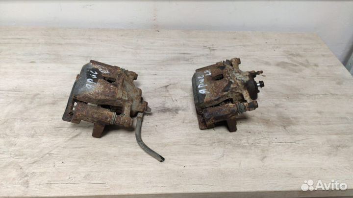 Суппорт передний Toyota Yaris Тоета Ярис