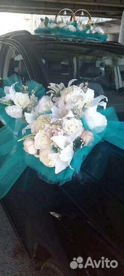 Свадебное украшение кольца на машину