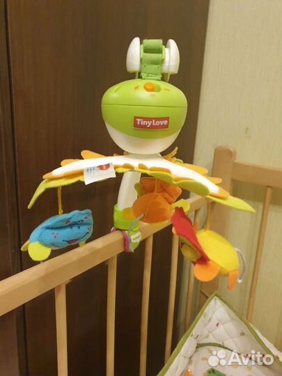 Мобиль на кроватку жирафики