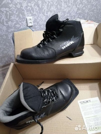 Лыжные ботинки