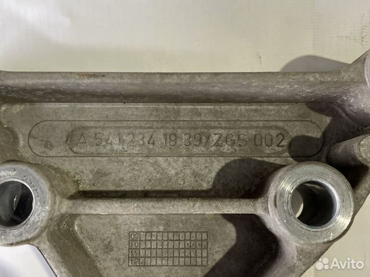 Кронштейн Мерседес actros