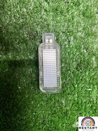 Фонарь салона (плафон) задний левый Volkswagen 6