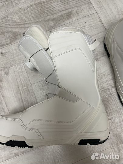 Сноубордические ботинки женские 40