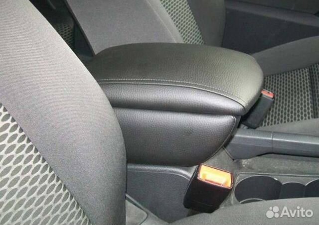 Подлокотник на Volkswagen Jetta 2010г