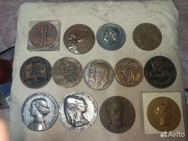 Настольная медаль