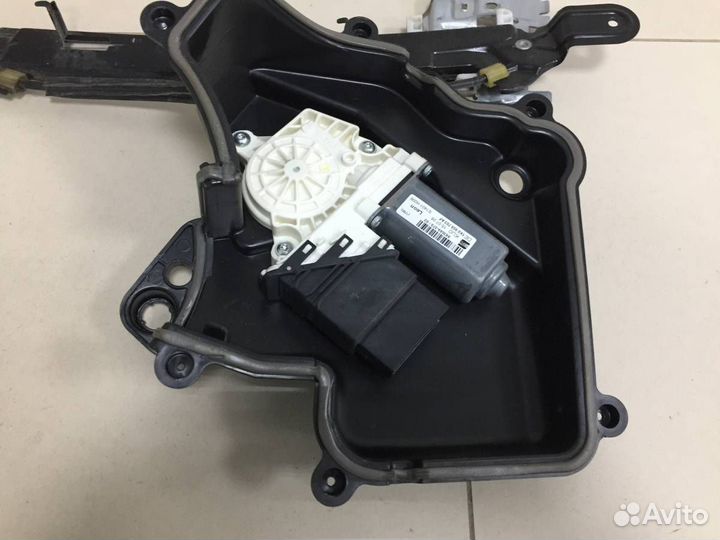 Стеклоподъемник электр. задний левый Seat Leon 1P1