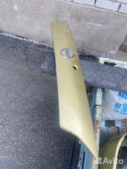 Накладка крышки багажника Nissan Wingroad Y11