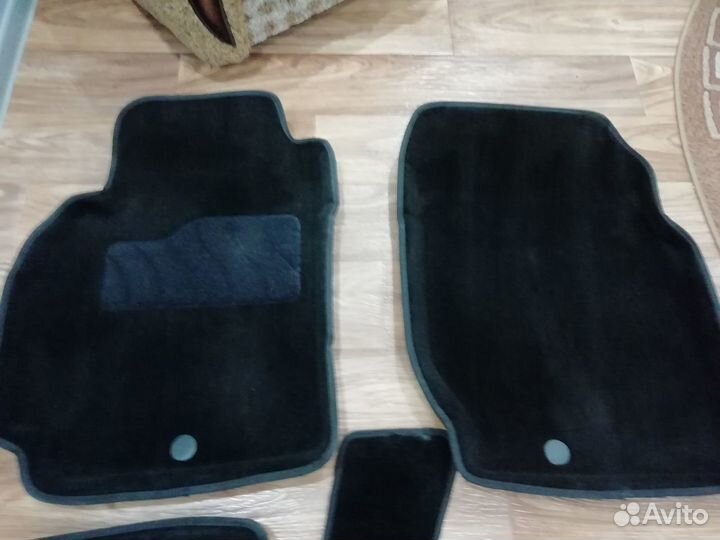 Автомобильные коврики Nissan