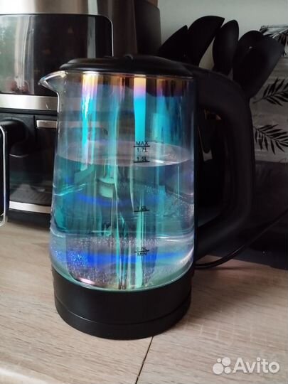 Чайник электрический новый 1,7 литров с подсветкой