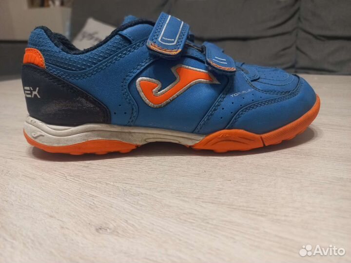 Бутсы футбольные сороконожки