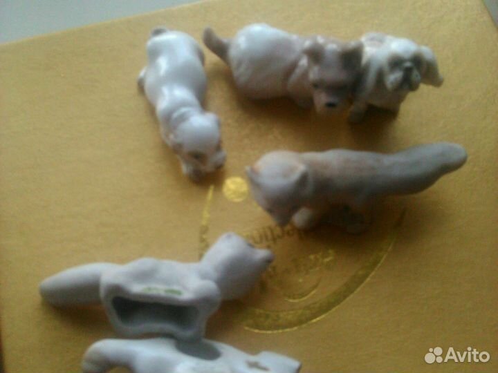 Фарфоровые статуэтки собаки