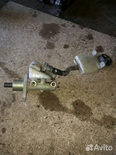 Главный тормозной цилиндр Ford Focus 2