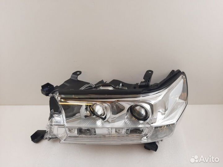 Фара левая Toyota Land Cruiser 200 2016-2021