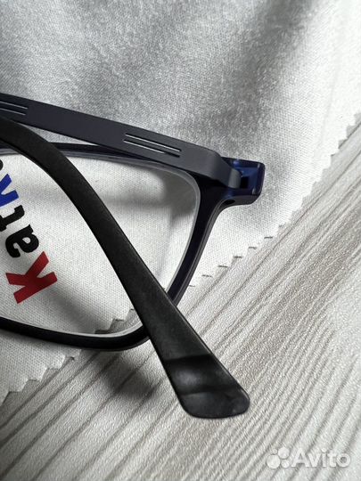 Легкая оправа с дужками из титана