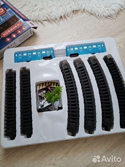 Железная дорога с поездом на батарейках