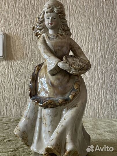 Статуэтка фарфор