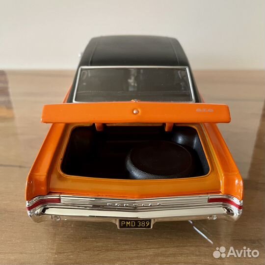 Модель автомобиля Pontiac GTO 1965 1:18 оранжевый