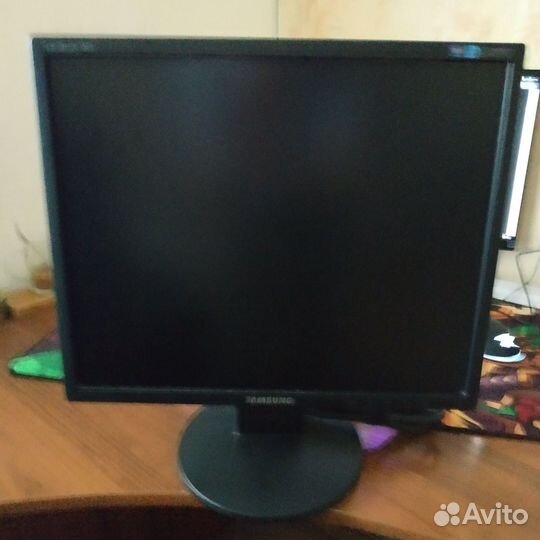 Монитор Samsung