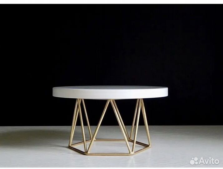 Тортовница на ножке