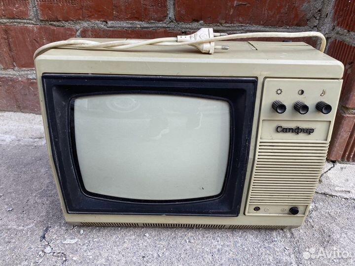 Старинный телевизор