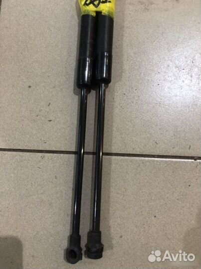 Упоры амортизаторы капота Bmw 1 E87