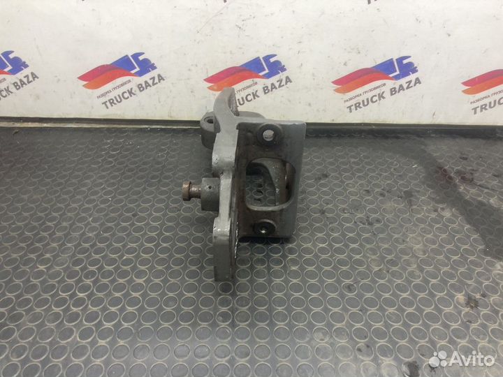 Кронштейн рессоры правый передний