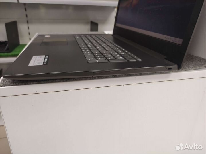 Lenovo 8GB DDR4 240GB SSD Radeon 530 2GB